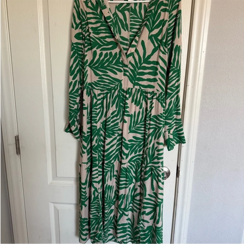 H&M Green Leaf Print Dress - Picture 3 of 3
